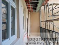 Prodej nově zrekonstruovaného bytu 2+kk,34m2, balkon 5m2 a sklep 3m2 na Smíchově