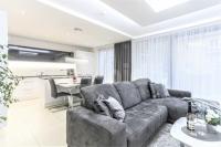 Prodej luxusního 3+kk, 90 m2 s terasou 25 m2, sklepem a parkovacím stáním - Kobylisy