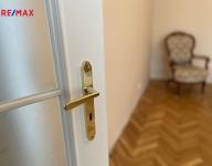 V exkluzivním zastoupení majitelů nabízíme k prodeji byt 2+1 v pražském Břevnově.