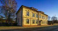 Prodej komerční nemovitosti s prostorným bytem, 400 m2 , Plasy