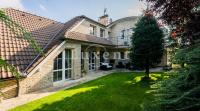 Prodej rodinné vily, 425 m2, na pozemku 826 m2, Praha - Benice