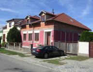 Prodej patrového rodinného domu v okrajové části obce Říkovice.
