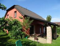 Nabízím prodej RD 4+kk+2x koupelna+2x WC + garáž + zahrada 615 m2 v obci Měšice u Prahy