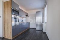 Exklusívně Vám nabízíme prodej bytu 3+1/ 2x lodžie v Brandýse nad Labem.