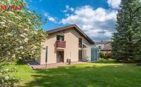Prodej rodinného domu 305 m2/garáž/sauna, Kamenice (Praha- východ)