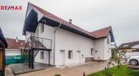 Prodej domu se třemi bytovými jednotkami, Tehovec, Praha - východ