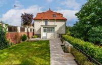 Rodinná vila v Dolních Chabrech