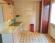 Prodej bytu 3+1/L, S už. pl. 85 m2, byt. pl. 78 m2, 1NP/8NP, panel, před rekonstrukcí, lokalita Kamý