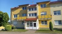 Prodej bytu 3+kk/balkon/zasklený balkon/2x garážové stání/1x venkovní stání, ulice V Javorech, PH 9
