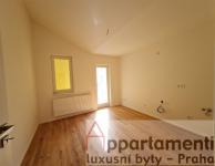 Prodej nově zrekonstruované garsonky 19m2, balkon 4m2 a sklep 4m2 na Smíchově