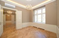 Prodej luxusně zrekonstruovaného bytu v centru Prahy 4+1 s dvou garáží a sklepním prostorem (180m2 u