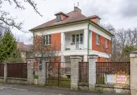 Rodinný dům k prodeji, 296 m2, pozemek 1610 m2, zahrada, 2x balkon, sklep, Praha 6- Ruzyně