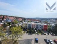 Byt 1+kk 37 m2 + balkon 4,8 m2 s nádherným výhledem na Prahu v 6. NP novostavby na P-6