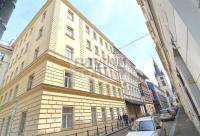 Byt 2+1 s možností 3+kk, OV, 89 m2 v centru Prahy, ale v naprostém klidu v ul. Malá Štěpánská, Praha