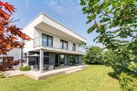 Nízkoenergetický rodinný dům, 242 m2, pozemek 676 m2, Praha-Březiněves